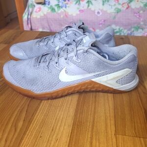 Nike Men's Light Gray and Gum Athletic Shoes